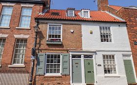 Bobbies' Retreat, 20 High Street